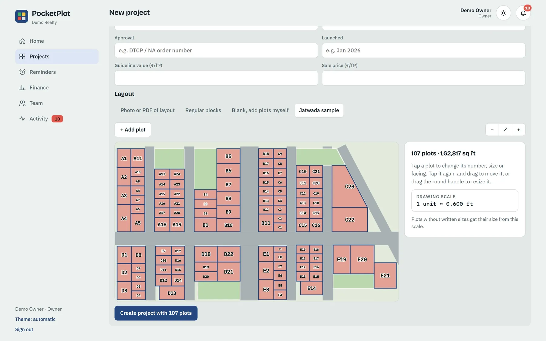 Layout editor with plots on the drawing